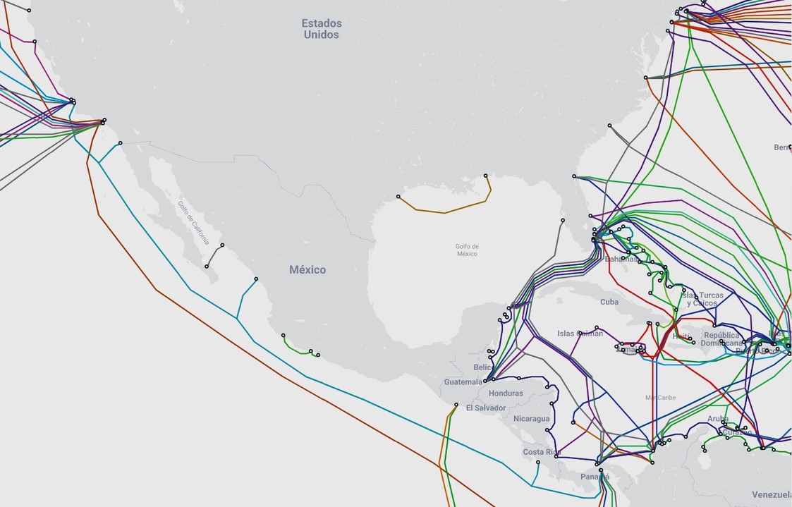 México se conecta a los cables submarinos Arcos y Cruce.jpg México se conecta a los cables submarinos Arcos y Cruce Panamericano en las poblaciones de Cancún y Tulum; y en Mazatlán y Tijuana respectivamente. https://www.submarinecablemap.com/