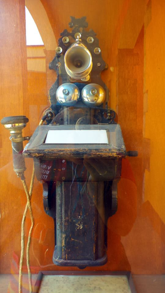 Primer telefono.png