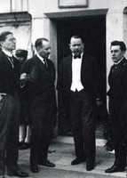 Para conmemorar el Primer Centenario.jpg