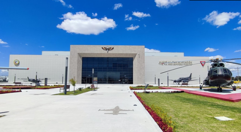 1 Con motivo del 109 aniversario.png Con motivo del 109 aniversario de la Fuerza Aérea Mexicana, el Museo Militar de Aviación fue inaugurado el 10 de febrero de 2022. Fotografía recuperada de Google Maps.