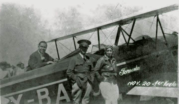 El biplano con monomotor de 85 caballos de fuerza.png