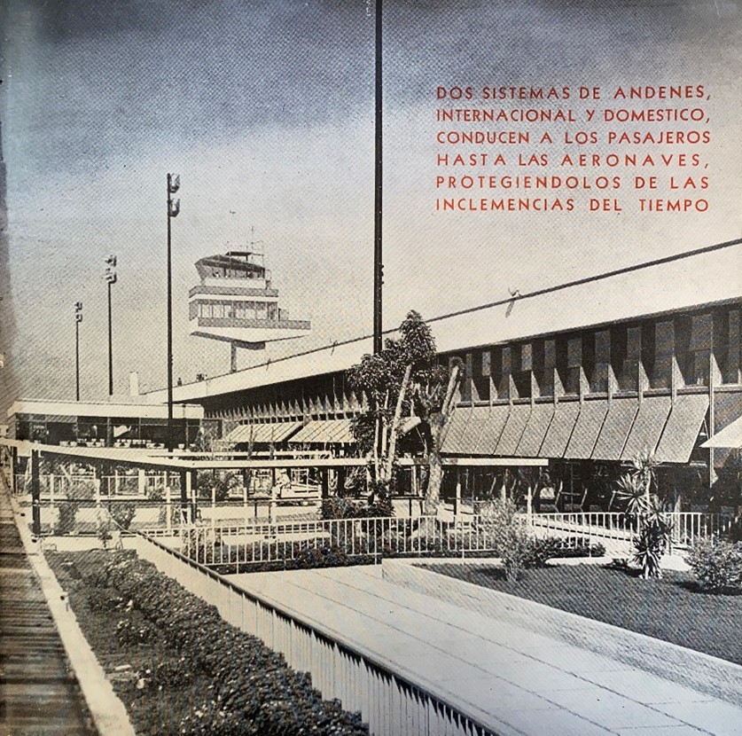 Andadores que conectan a la terminal con las aeronaves.jpg