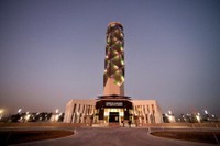 2 Estilizada torre de control en forma de Macuahuitl.jpg