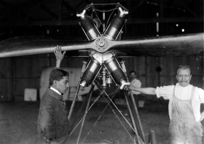 en 1912 Villasana fabrico cinco aeroplanos.png