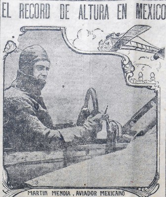 DSCN0086.JPG El piloto Mendía en su preparación para romper el récord de altura. El Imparcial 1912.
