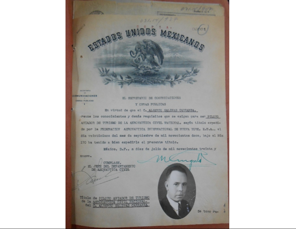 Título concedido por la Secretaría de Comunicaciones.jpg