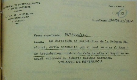 Volante de referencia de la SCOP.jpg Volante de referencia de la SCOP que da fe del nombramiento del Mayor Alberto Salinas Carranza como jefe del Arma de Aeronáutica. SICT.