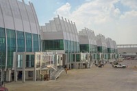 Moderna arquitectura con tintes mayas presenta la fachada de las siete posiciones.jpg