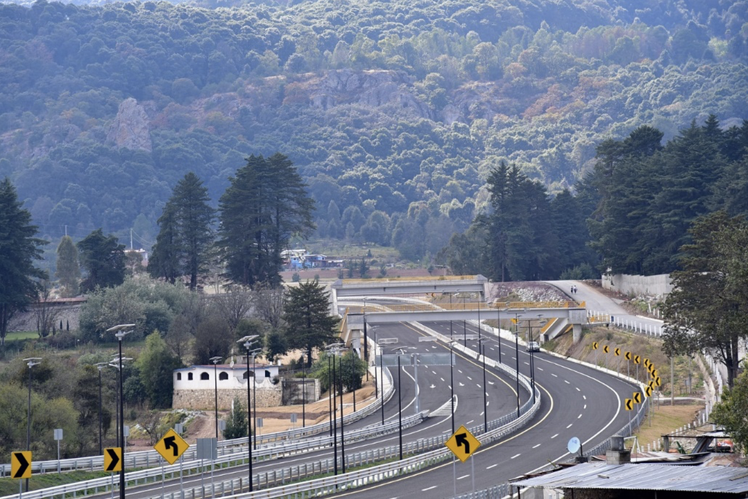 Impresionante paisaje boscoso acompaña en su recorrido a la carretera Real del Monte-Huasca. SICT.