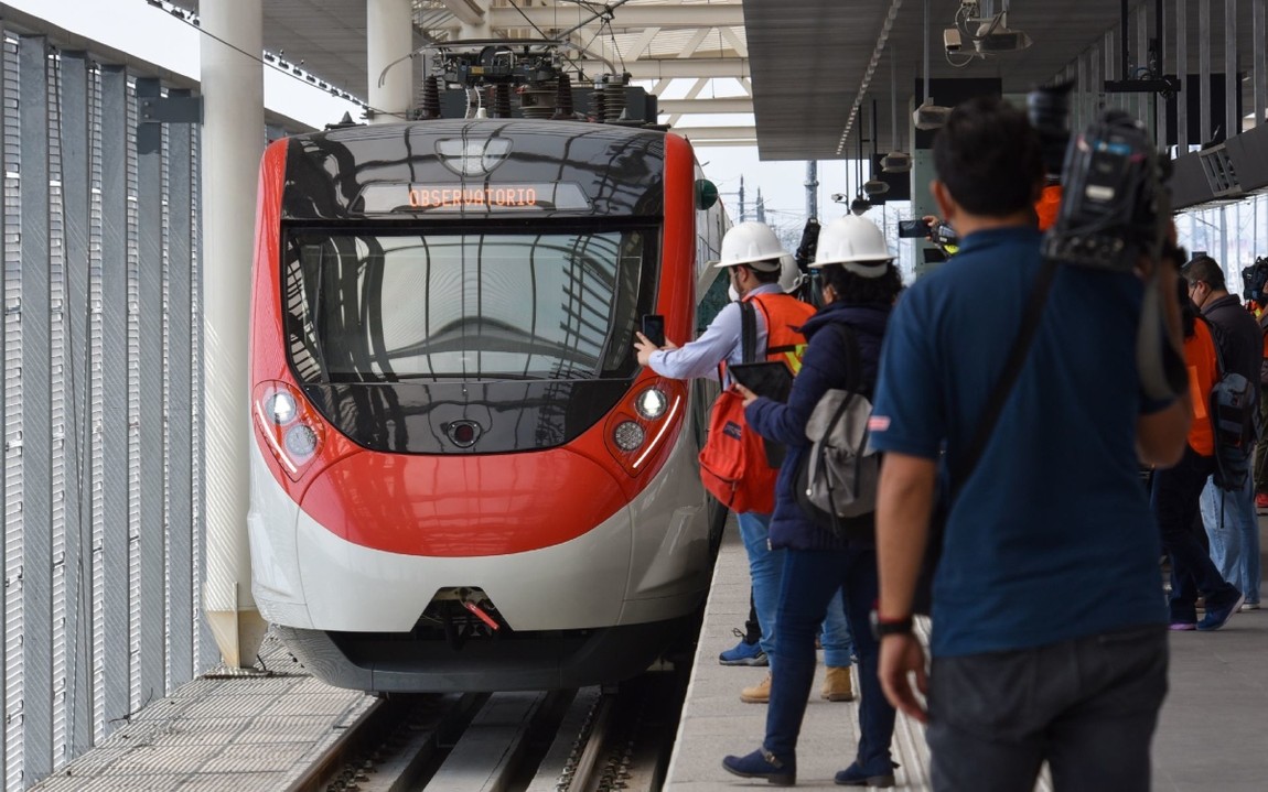 El tiempo regresa entre las vías del tren El tiempo regresa entre las vías del tren