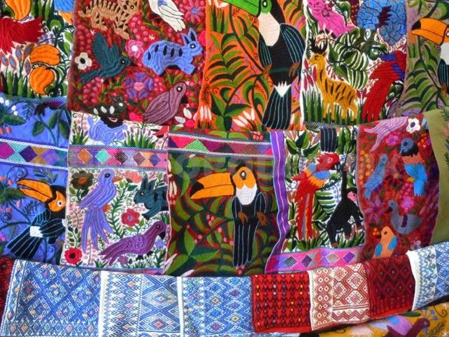 2 Un ejemplo de temas y coloridos.jpg Un ejemplo de temas y coloridos sorprendentes de los textiles en el estado de Chiapas. https://www.cuartopoder.mx/gente/participa-en-el-premio-al-arte-indigena-de-chiapas/169961