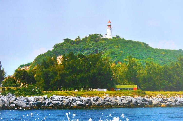 Faro de Salina Cruz en el litoral del estado de Oaxaca.jpg Faro de Salina Cruz en el litoral del estado de Oaxaca. Libro: Los faros de México, SCT.