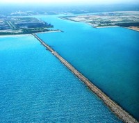 Acceso al puerto de Altamira.jpg