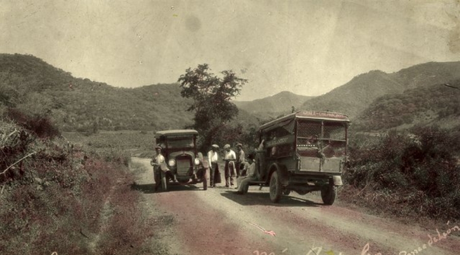 Camiones de pasajeros de la línea Iguala-Chilpancingo.jpg