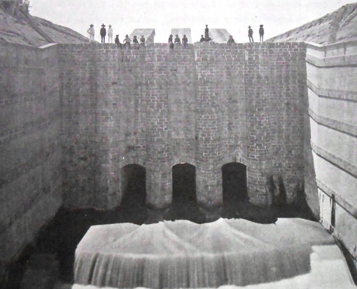 Presa y compuerta del Túnel.jpg
