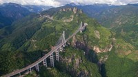 puente Baluarte enclavado en el macizo montañoso de la Sierra Madre Occidental.jpg