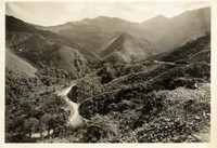 camino entre las montañas 1.jpg