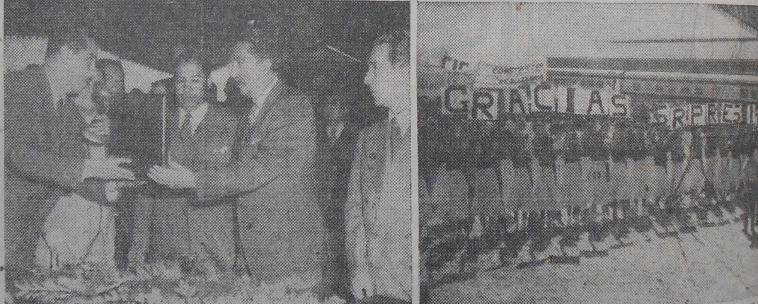 5 El presidente Miguel Alemán recibe una placa.jpg El presidente Miguel Alemán recibe una placa por impulsar la Renovación Ferroviaria del país. Un grupo de jovencitas, hijas de ferrocarrileros, agradecen al presidente durante la inauguración de la Terminal. El Universal jueves 27 de noviembre de 1952.