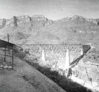 2 Uno de los 72 puentes construidos.jpg