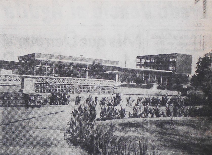 2 Vista de la nueva estación ferroviaria desde el parque Primero de Mayo.jpg Vista de la nueva estación ferroviaria desde el parque Primero de Mayo. El Universal 31 de julio de 1953.