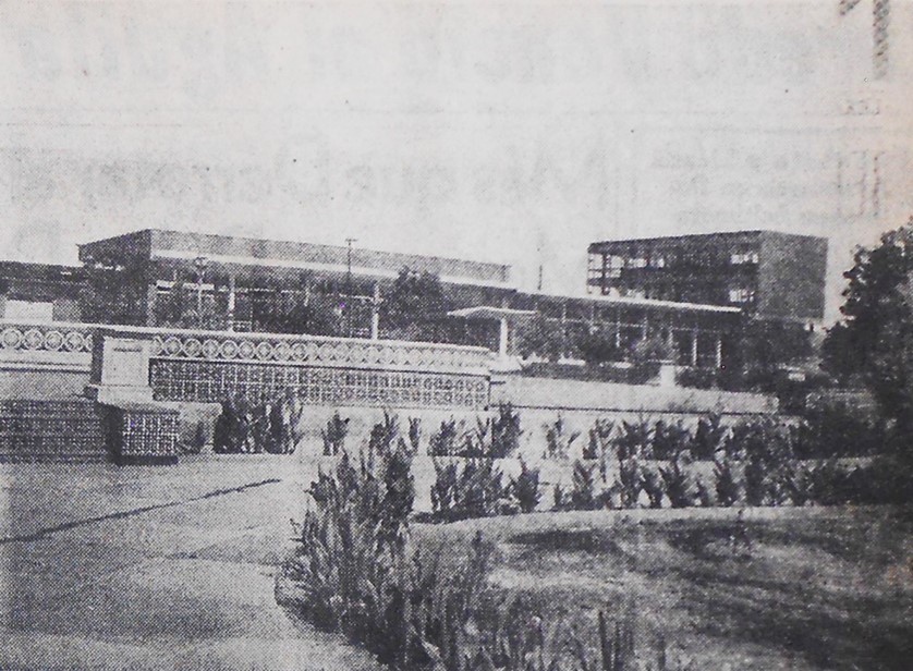 2 Vista de la nueva estación ferroviaria desde el parque Primero de Mayo.jpg