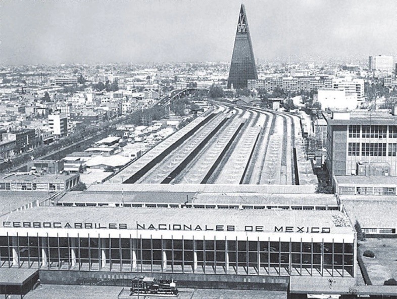 La nueva estación de trenes de Buenavista.jpg La nueva estación de trenes de Buenavista en construcción aún, y la torre de BANOBRAS al fondo. file:///E:/estabuenavista1966.webp