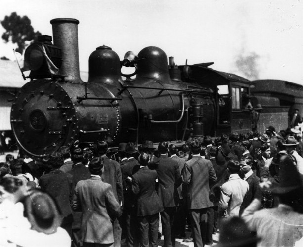 Tranvías y Ferrocarriles en el Centenario de la Independencia Tranvías y Ferrocarriles en el Centenario de la Independencia