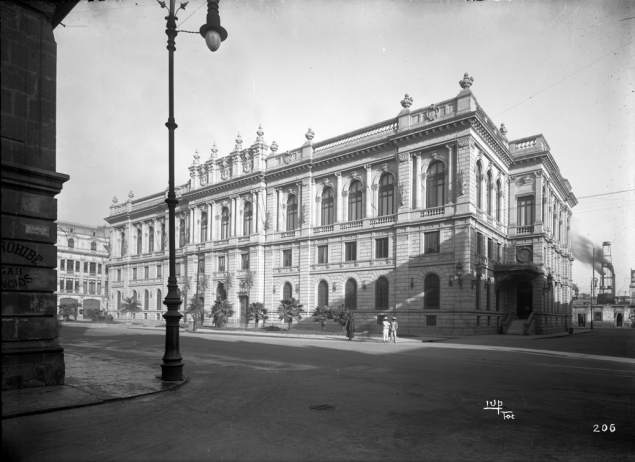 Señorial palacio.jpg