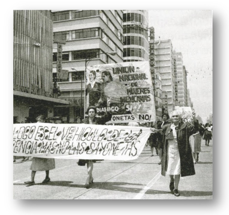 CLEMENTINA 04.jpg La Unión Nacional de Mujeres Mexicanas se manifestó varias veces en 1968, entre otras razones, para exigir el alto a la represión contra los estudiantes, y el excarcelamiento de varias mujeres detenidas en Tlatelolco el 2 de octubre. http://www.ahunam.unam.mx:8081/index.php/mgp3136