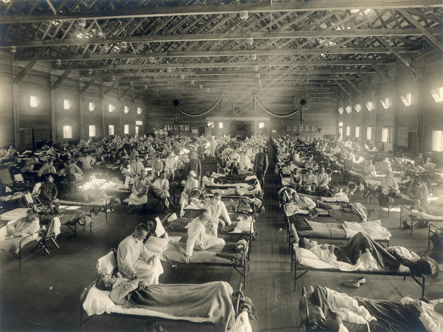 Hospital de emergencia durante la epidemia de influenza, Campamento Funston, Kansas (1918).