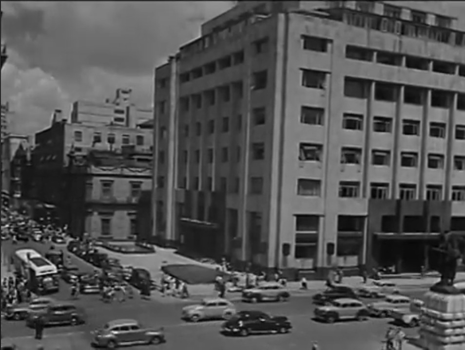 ¡Esquina, bajan…!, transportarse en los años cuarenta del siglo XX ¡Esquina, bajan…!, transportarse en los años cuarenta del siglo XX