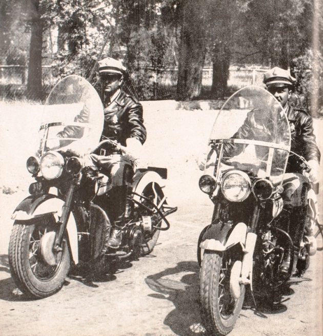 Jinetes en sus caballos de acero.jpg