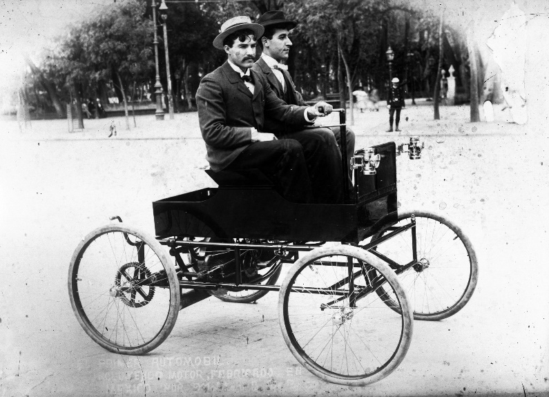 Primer automóvil fabricado en México por Alexander Byron.png
