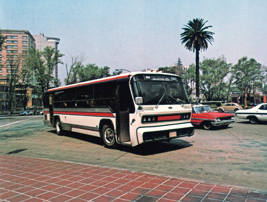 Autobús delfín.jpg