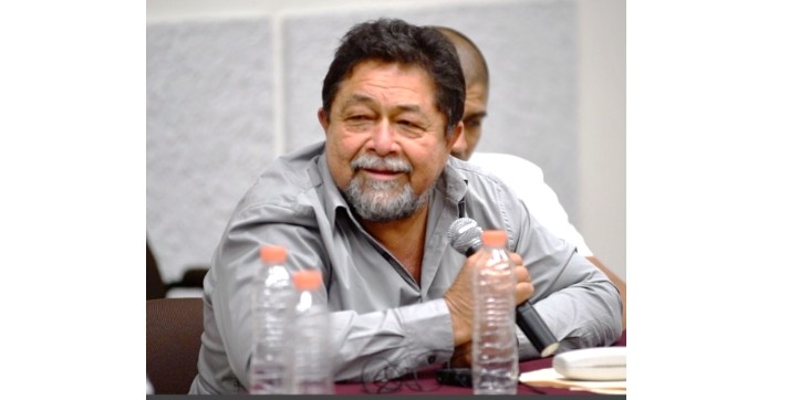 El ingeniero Cruz es Residente de Obra en la carretera Champotón-Ciudad del Carmen.jpg El ingeniero Cruz es Residente de Obra en la carretera Champotón-Ciudad del Carmen, dentro de la Residencia General de Conservación de Carreteras en el Centro SCT Campeche.